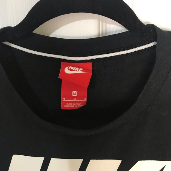 Nike Women's Black Crop Top *flawed* - Picture 8 of 8